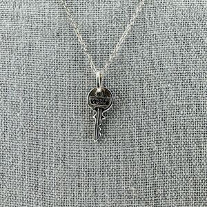 Vintage Sterling Silver Apre Il Tuo Cuore Charm 18" Necklace Open Your Heart Key